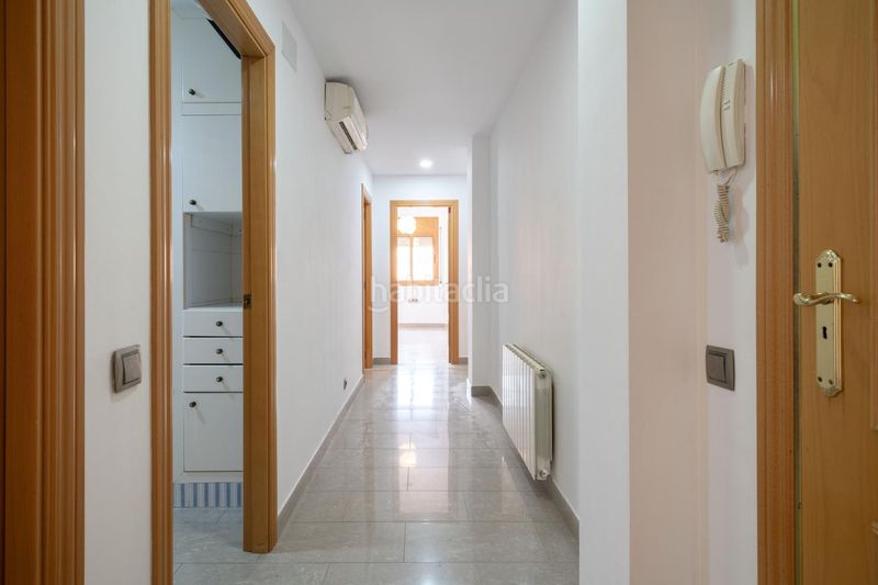 Foto b28f0146-6bb1-40f4-8971-4c50e3f6777f. Dúplex a Fondo Santa Coloma de Gramenet