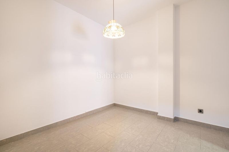 Foto b62b9179-e85b-4989-9dba-0dd23f44b527. Dúplex a Fondo Santa Coloma de Gramenet