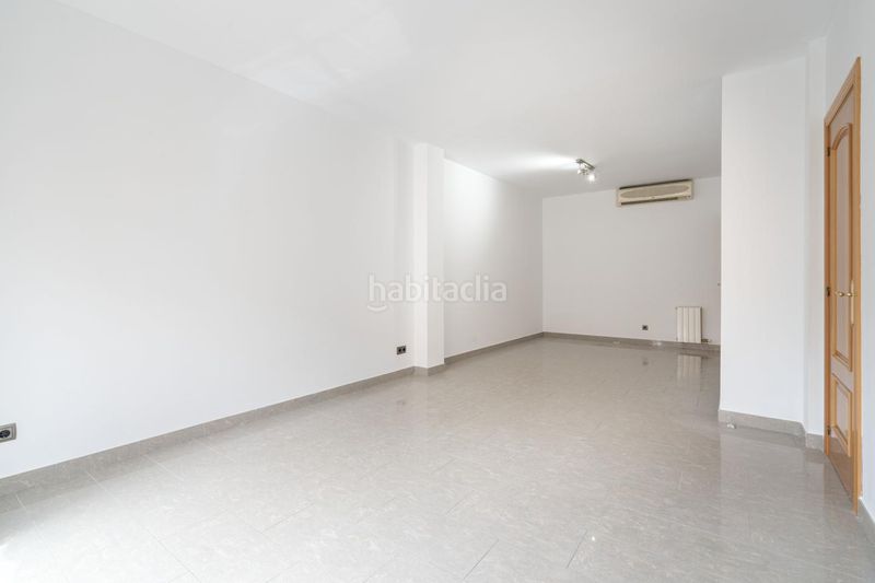 Foto c5e581e4-703e-4451-8bd4-d9373a466c79. Dúplex a Fondo Santa Coloma de Gramenet