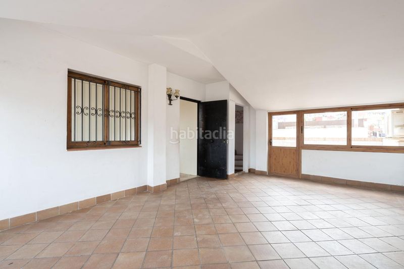 Foto c8348b82-bd25-4d1a-852b-dedb80e1a3c3. Dúplex a Fondo Santa Coloma de Gramenet