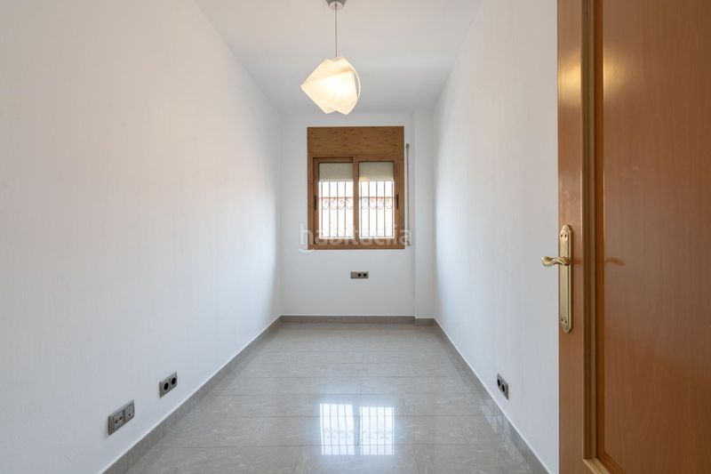 Foto c9e127bf-1eeb-4cfa-8855-a90a82523ada. Dúplex a Fondo Santa Coloma de Gramenet