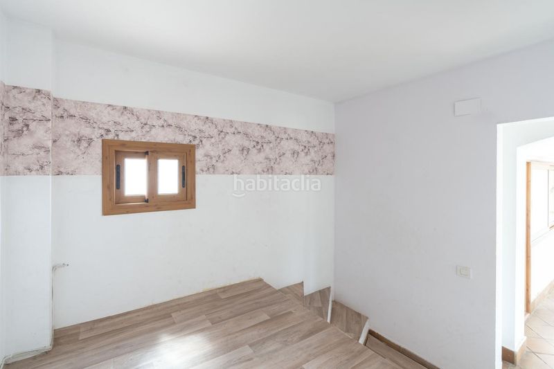 Foto cc93803b-274c-49eb-abcb-8777e5b608b7. Dúplex a Fondo Santa Coloma de Gramenet