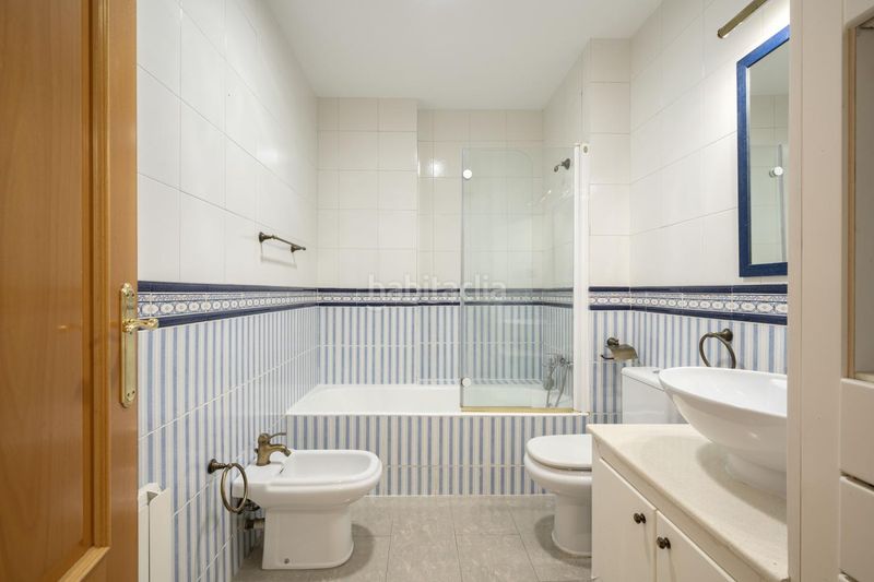 Foto d34cff62-e01b-4ab2-92f0-baba7fe6c4b8. Dúplex a Fondo Santa Coloma de Gramenet