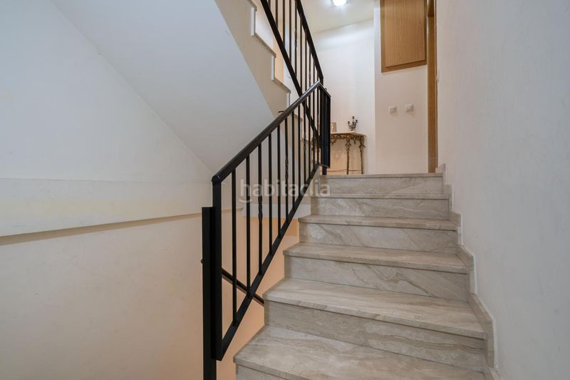 Foto d5f634e5-6a62-4b60-854e-e453bbb6a685. Dúplex a Fondo Santa Coloma de Gramenet