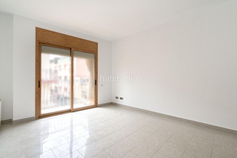 Foto e6ea501e-fa41-4db4-9ee7-a10aee63c5ac. Dúplex a Fondo Santa Coloma de Gramenet