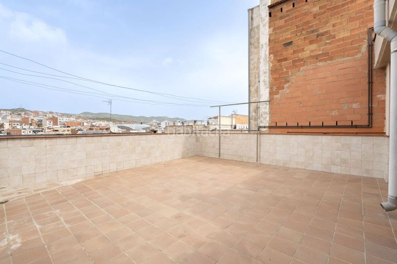 Foto f1093073-1fab-43b2-b90f-4edfe4fdde67. Dúplex a Fondo Santa Coloma de Gramenet