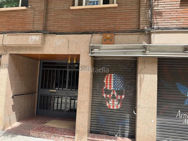 Foto 5664574b-b2ae-4221-a3fe-70f637265261. Lloguer aparcament cotxe a El Camp de l´Arpa del Clot Barcelona