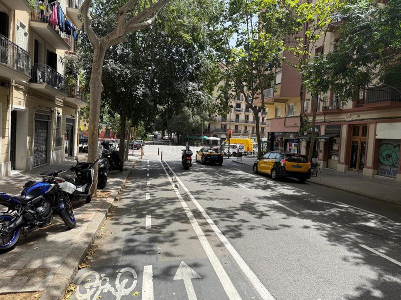 Foto e4ab705c-6812-4347-93b9-920b2a8d5e13. Lloguer aparcament cotxe a El Camp de l´Arpa del Clot Barcelona