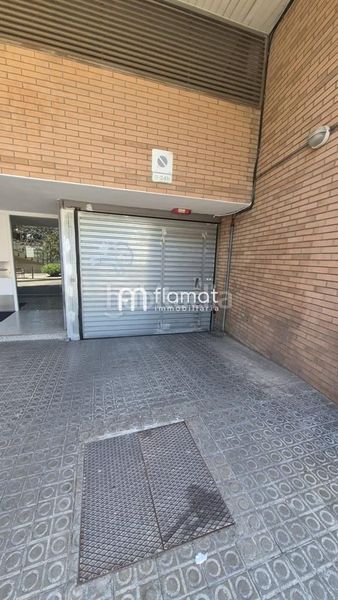 Foto cdf3a00e-eca5-473a-b0c7-b49a2d1f0c6d. Aparcament cotxe a La Teixonera Barcelona