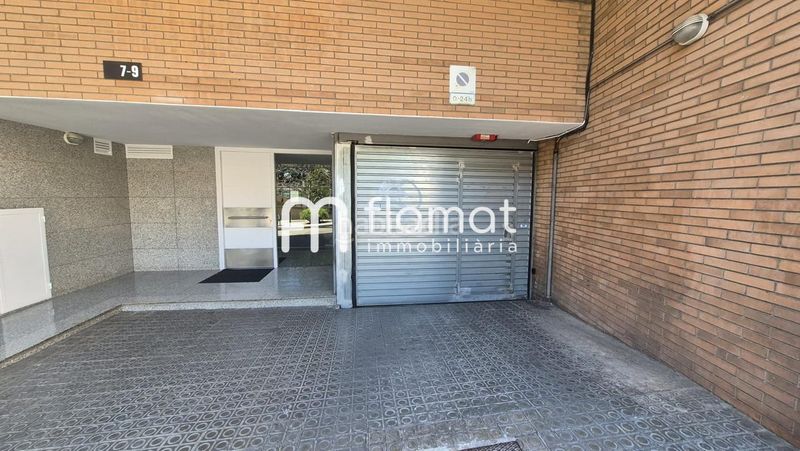 Foto e0db13c6-d58d-46a4-ab83-b9e4e27dd60d. Aparcament cotxe a La Teixonera Barcelona