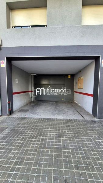 Foto 254f2ad4-9370-4d13-b49a-406e232e1219. Aparcament cotxe a Congrés - Indians Barcelona