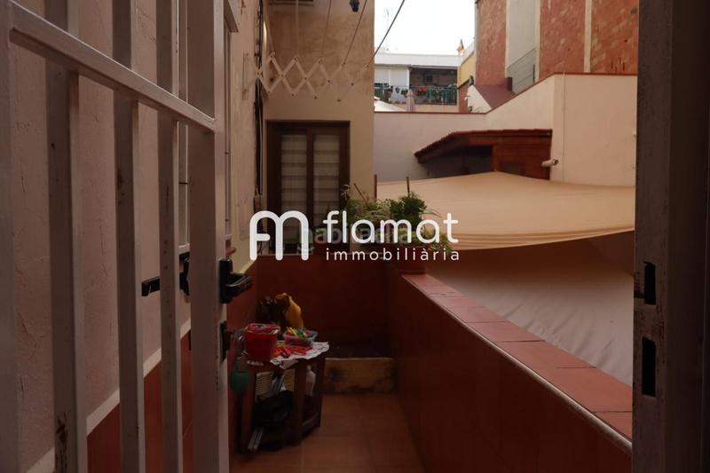 Foto 774d23ff-da25-4da9-8a3e-f263a77494e5. Planta baja  en barrio latino en Llatí Santa Coloma de Gramenet