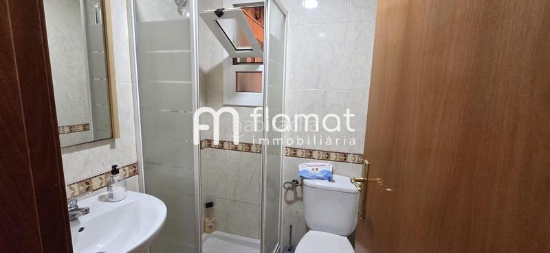 Foto b8574f27-ef9b-4a19-8d91-3e92b429eed8. Planta baja  en barrio latino en Llatí Santa Coloma de Gramenet