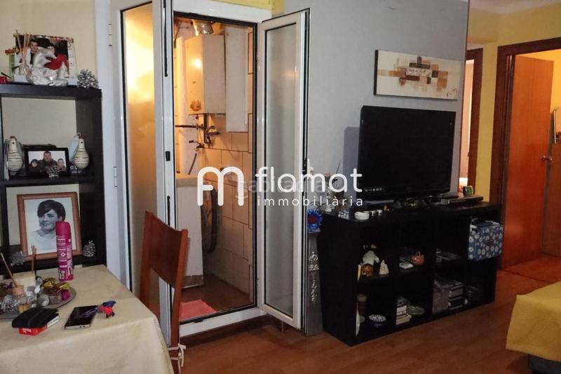Foto e8fa6e7d-e2ad-4357-bad0-650c8264bb71. Planta baja  en barrio latino en Llatí Santa Coloma de Gramenet