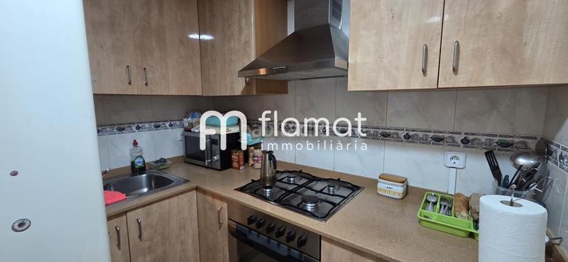 Foto f14518ba-cf2d-415a-b53b-d5b8e2330ab6. Planta baja  en barrio latino en Llatí Santa Coloma de Gramenet