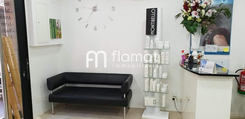 Foto 9b8fc1c9-0610-49af-8a5d-a6197e5b5e91. Traspaso local comercial oportunidad de negocio! peluqueria en traspaso! en Santa Coloma de Gramenet