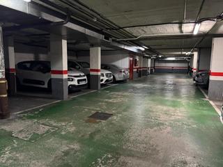 Aparcament cotxe  Carrer apenins. Plaza de parking de facil acceso