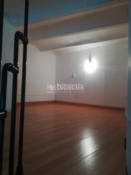 Foto ae42bf77-23af-4e8e-a28b-3e2d2a5ae97d. Estudio piso en venta en El Poble Sec - Parc de Montjuïc Barcelona