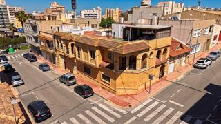 Xalet  Calle cl rojales. Espectacular vivienda unifamiliar esquinera en guardamar del seg