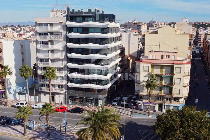Foto e1457dc0-9b6e-42e6-8fd2-5c334b2e3b6d. Apartament amb calefacció aparcament a Centro Santa Pola