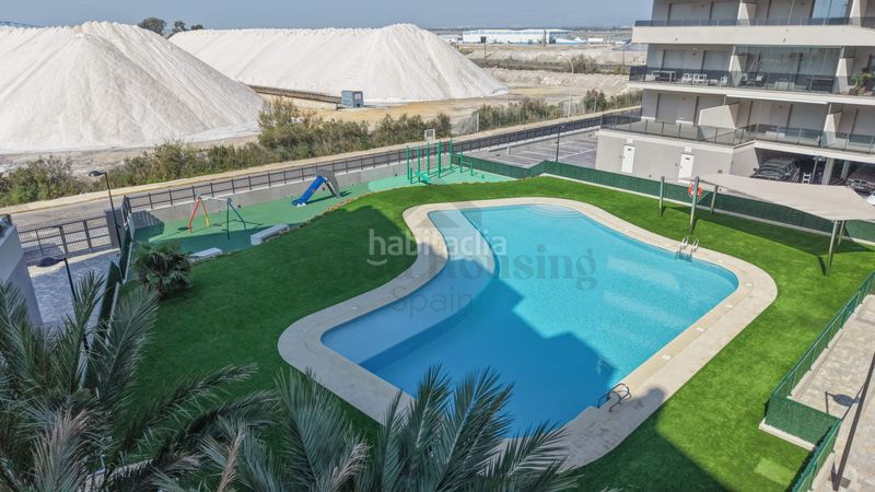 Foto 57d50bfe-5c96-4c5a-850f-81dca345fd89. Casa amb calefacció aparcament piscina a Playa Tamarit-Playa Lissa Santa Pola