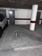 Posto auto  Calle lerida. Plaza con trastero