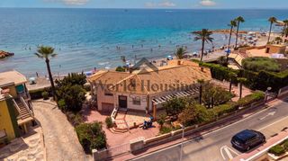 Xalet a Calas Santa Pola Este. Chalet exclusivo con acceso directo a la playa en santa pola