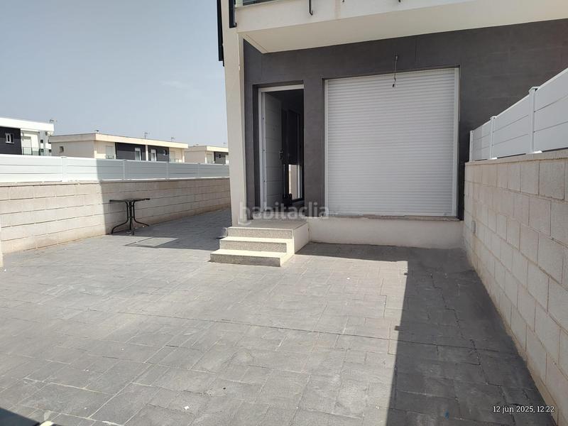 Foto ce416386-133d-425b-8491-f7a851cbde0a. Casa adosada independencia, sol y mar a un paso de todo. en Santa Pola
