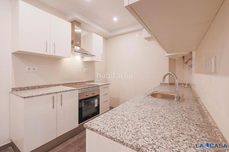 Foto e1b7ae9d-f816-4861-ba7a-399585353399. Planta baja en Sants-Badal Barcelona