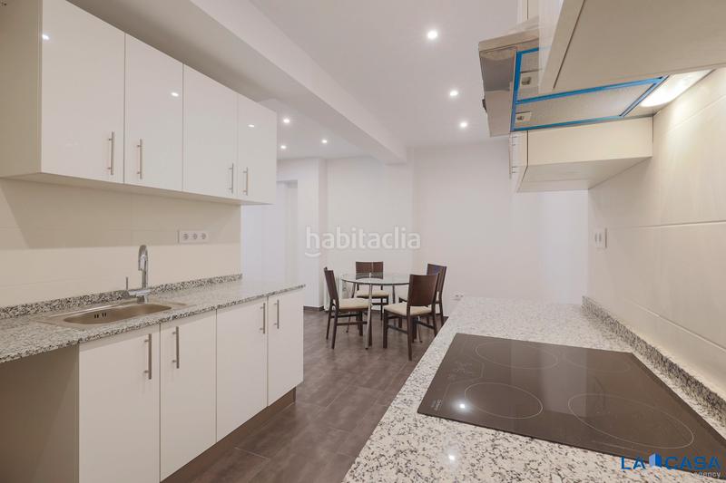 Foto fdda9a71-e295-4b5e-a58a-e9ae99731780. Planta baja en Sants-Badal Barcelona