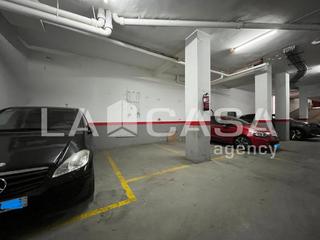 Parking coche en La Sagrera
