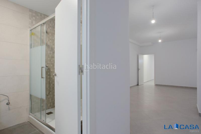 Foto cae0fe2b-0f01-4456-9563-1b536b7d9b29. Planta baja en Sants-Badal Barcelona