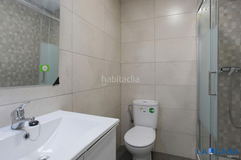 Foto ea366f7c-1057-4b60-b21e-21f371b2289c. Planta baja en Sants-Badal Barcelona