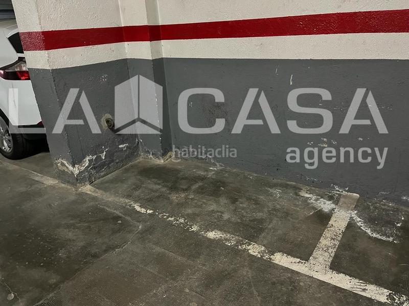 Foto c0b19665-e018-4ec4-809e-646c61520831. Aparcament cotxe a La Verneda - La Pau Barcelona