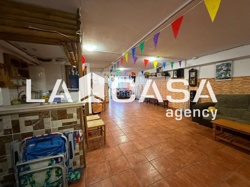 Foto 28177d3b-62d2-4d4f-9b97-350c2f349876. Towny house with parking in cerros de Montequinto Montequinto