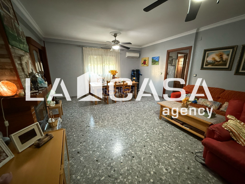 Foto 2eaa7c0f-d082-462f-9f65-6023bfc0cfe1. Towny house with parking in cerros de Montequinto Montequinto