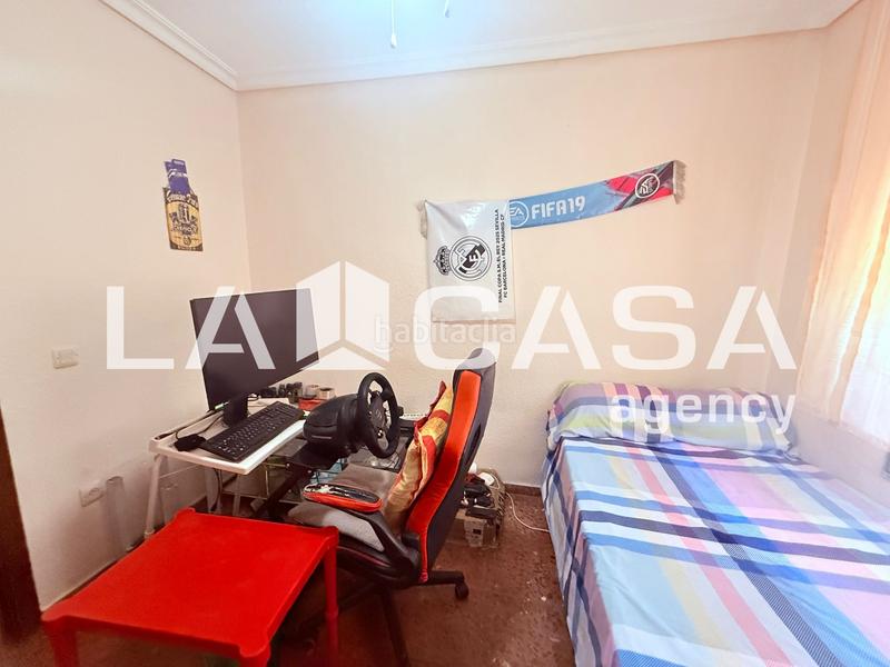 Foto db0a6a66-f55b-4443-8147-0155e8010df2. Piso en Centro Montequinto