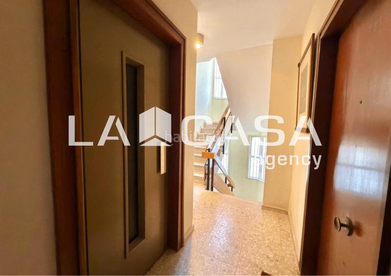 Foto 1e4b4517-4423-4693-9aff-659a06826b19. Flat with parking in Los Remedios Sevilla