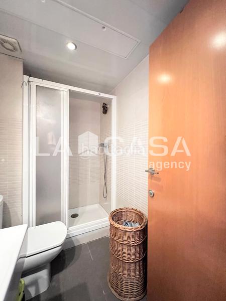 Foto c0d66b05-f042-4171-bc43-0ed096198866. Appartement avec parking dans La Salut Badalona
