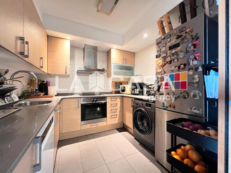 Foto f5e00bd8-bce9-4911-a7a2-54f26535609b. Etagenwohnung mit parking in La Salut Badalona