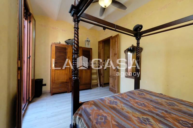 Foto 4c9b826d-74c9-42d0-927c-755db2347c66. Casa aparellada amb calefacció a Horta Barcelona