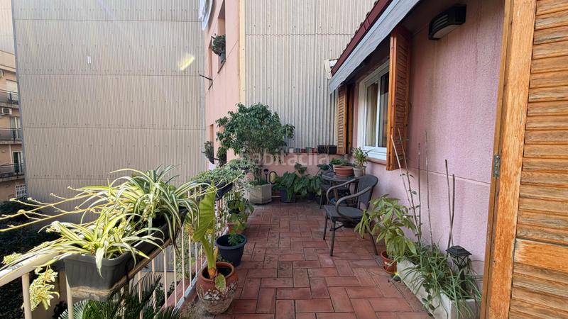 Foto b5a0f27e-58b9-4513-8818-c747d0fb9253. Haus mit heizung in El Camp de l´Arpa del Clot Barcelona