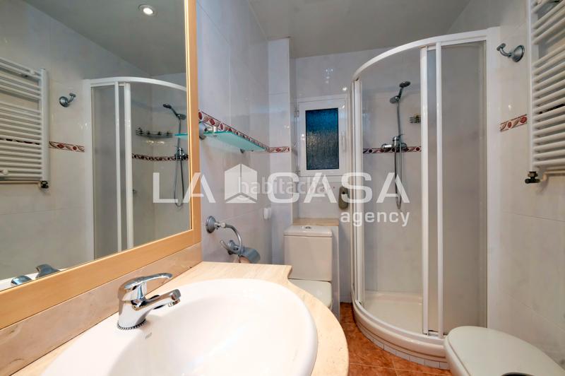 Foto 5beb9a3f-4c5b-4e6c-90de-c6a86ac5517d. Appartement dans Turó de la Peira Barcelona