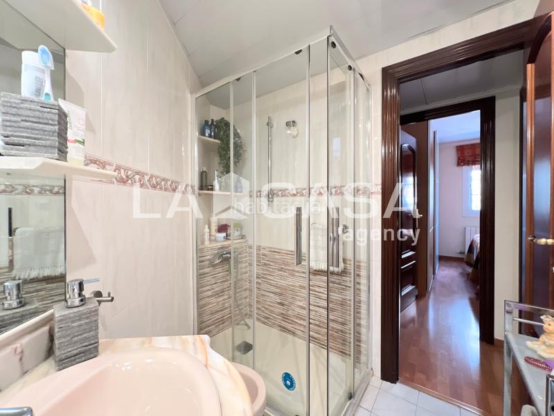 Foto 59560f78-d940-4c9e-a160-457fdabf9517. Etagenwohnung mit heizung in La Sagrera Barcelona