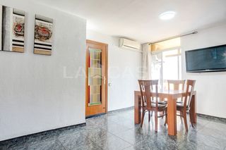 Etagenwohnung in La Verneda - La Pau