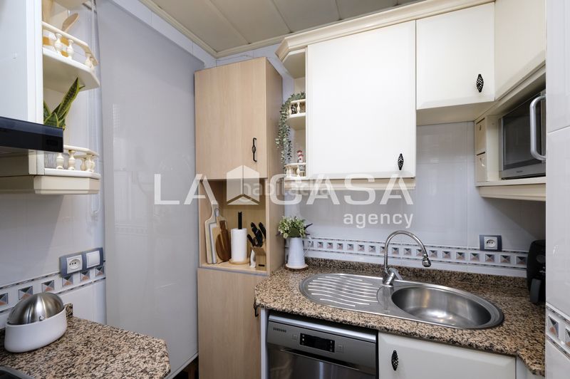 Foto 2ae6c571-cfab-4119-82c5-27518e738c08. Àtic a Roquetes Barcelona