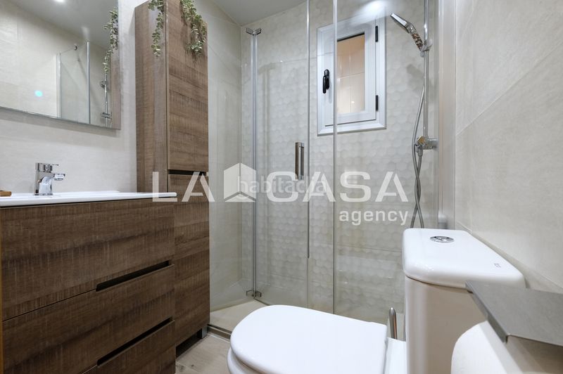 Foto 31c9cf1f-b908-47b5-8732-068cb7a8eccd. Àtic a Roquetes Barcelona