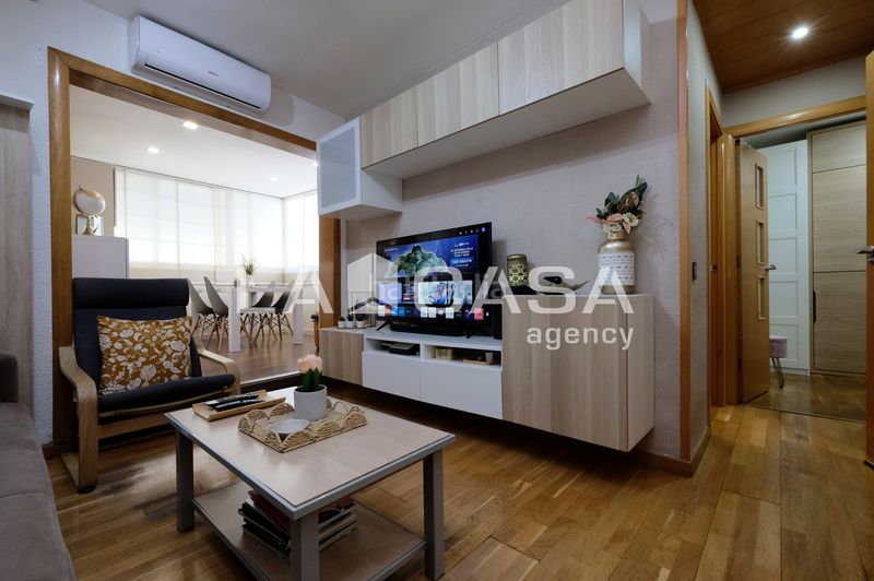 Foto 6062bed5-69e2-44b1-abeb-27f6576f4e2b. Àtic a Roquetes Barcelona