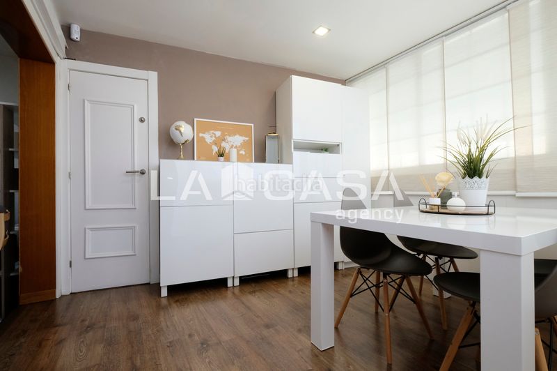 Foto 608701f8-c826-4f2f-8969-b6edd28d89fb. Àtic a Roquetes Barcelona