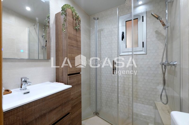 Foto 95dbd137-1115-4d83-8a80-aec367b24c6f. Àtic a Roquetes Barcelona